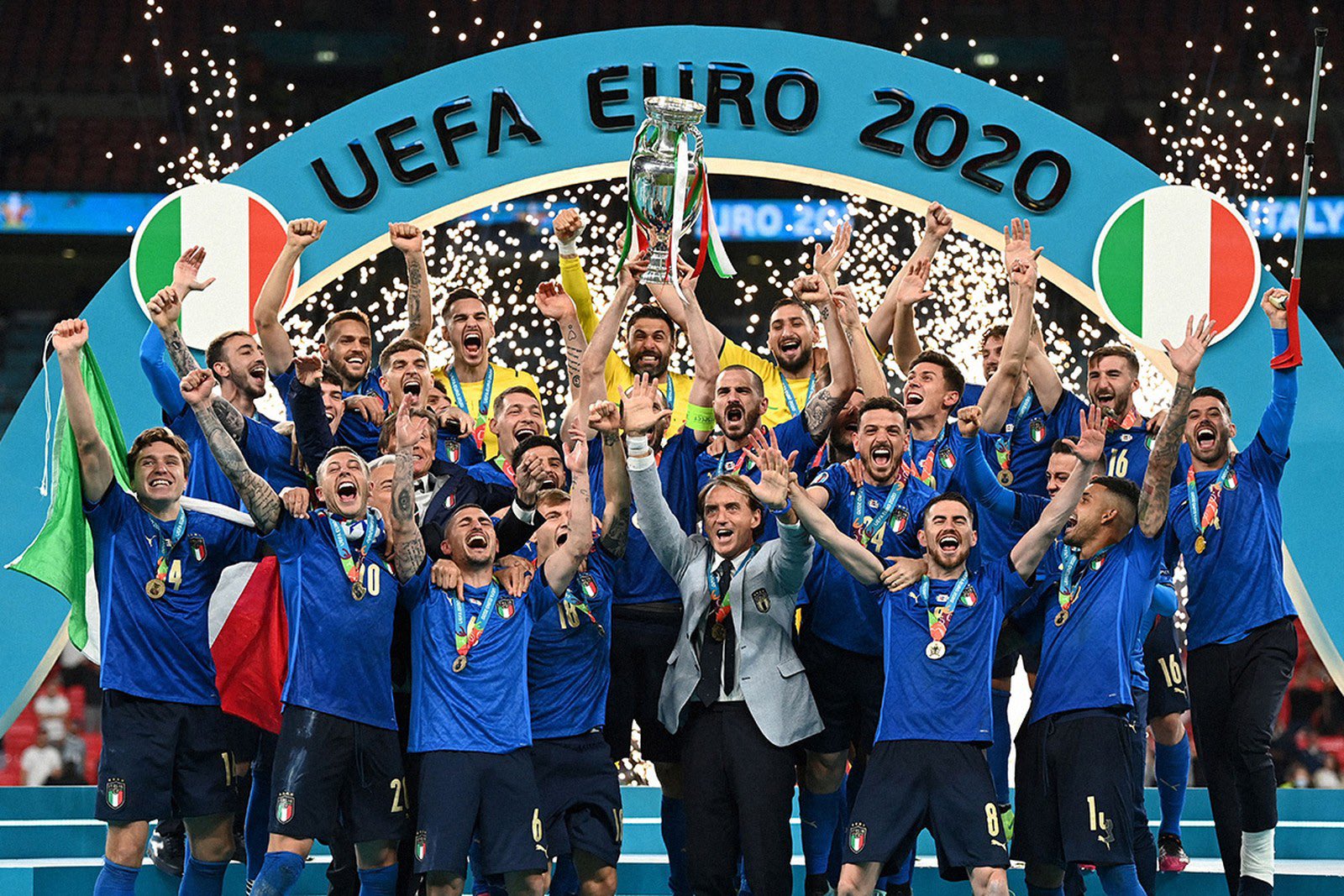 Italy national football team lifting cup